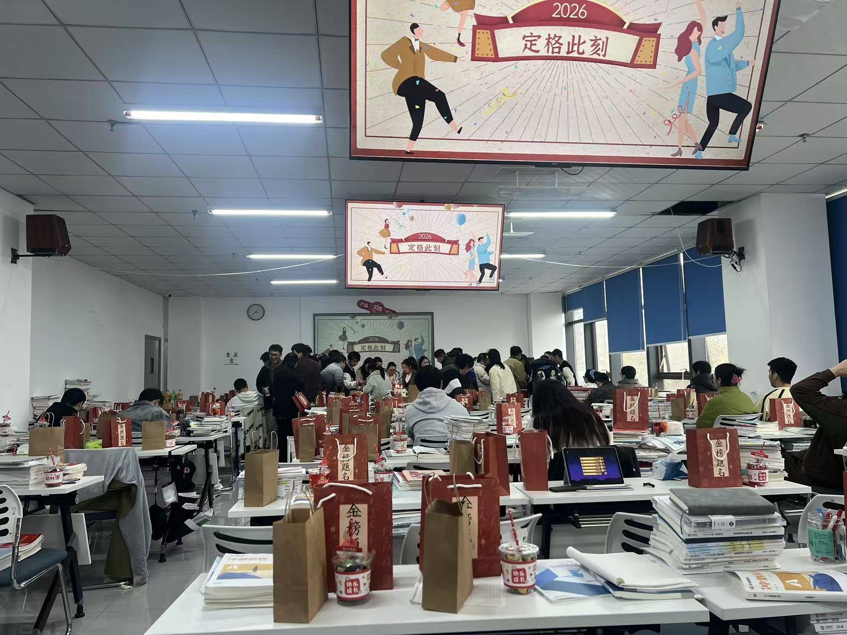 务 有人专门倒水打印资料麻将胡了考公机构卷住宿服(图4)